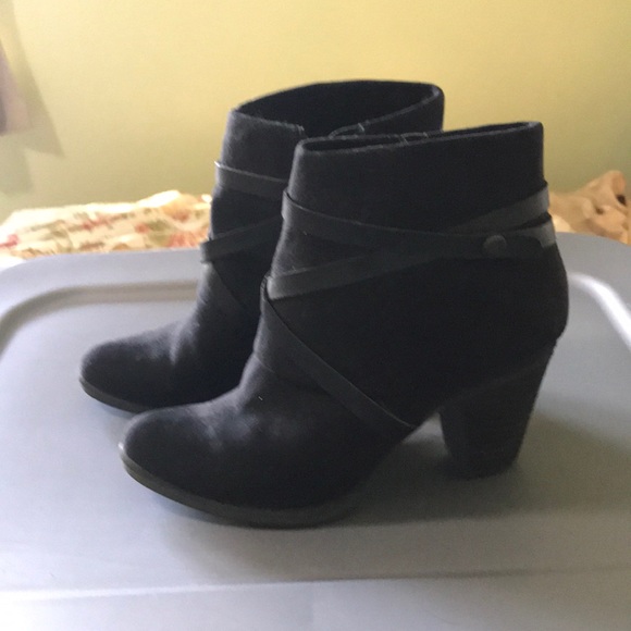 Crown Vintage Shoes - 💥5 for $25💥 Crown Vintage Black ankle booties